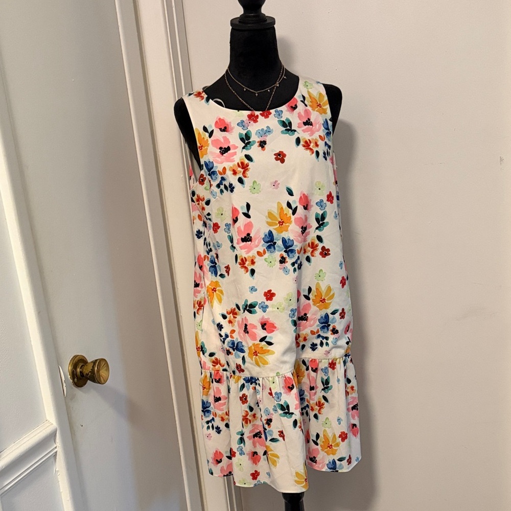 CeCe White Sleeveless Floral Ruffle-Hem Casual Dress
